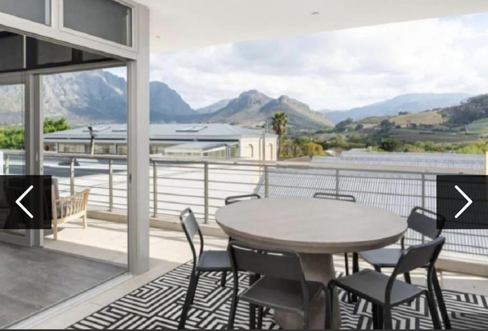 - La Petit Village - Views Apartment